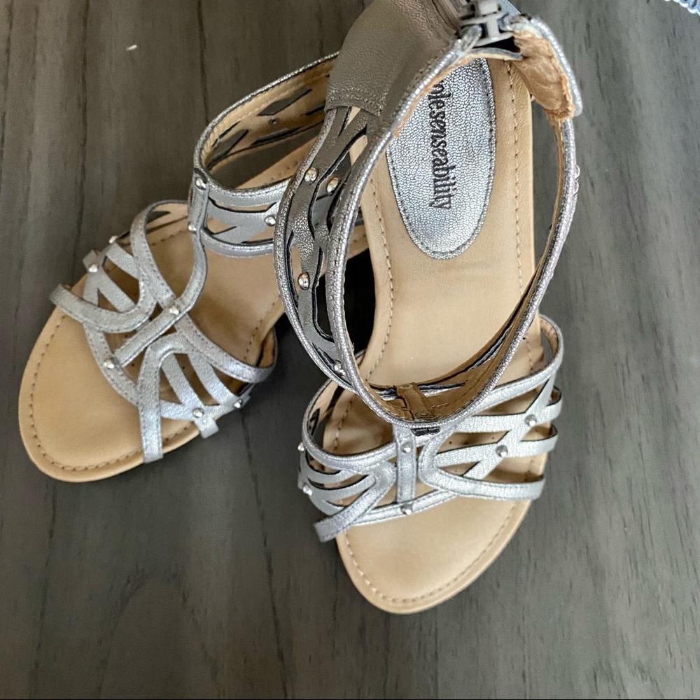 Sole Senseability gladiator sandal in silver. Size 7 1/2. Great used condition!